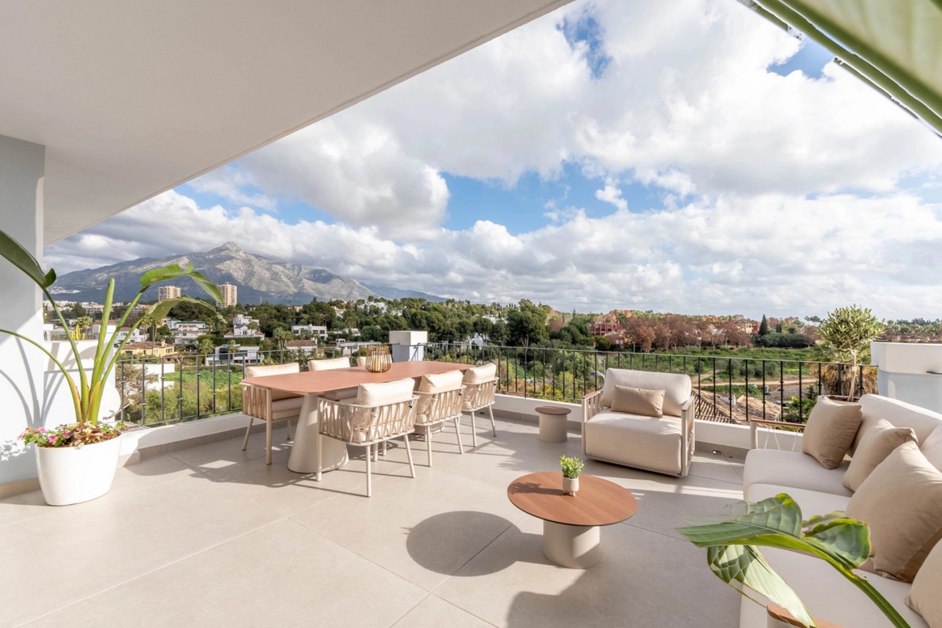 Resale - Apartment - Penthouse - Marbella - Nueva Andalucia