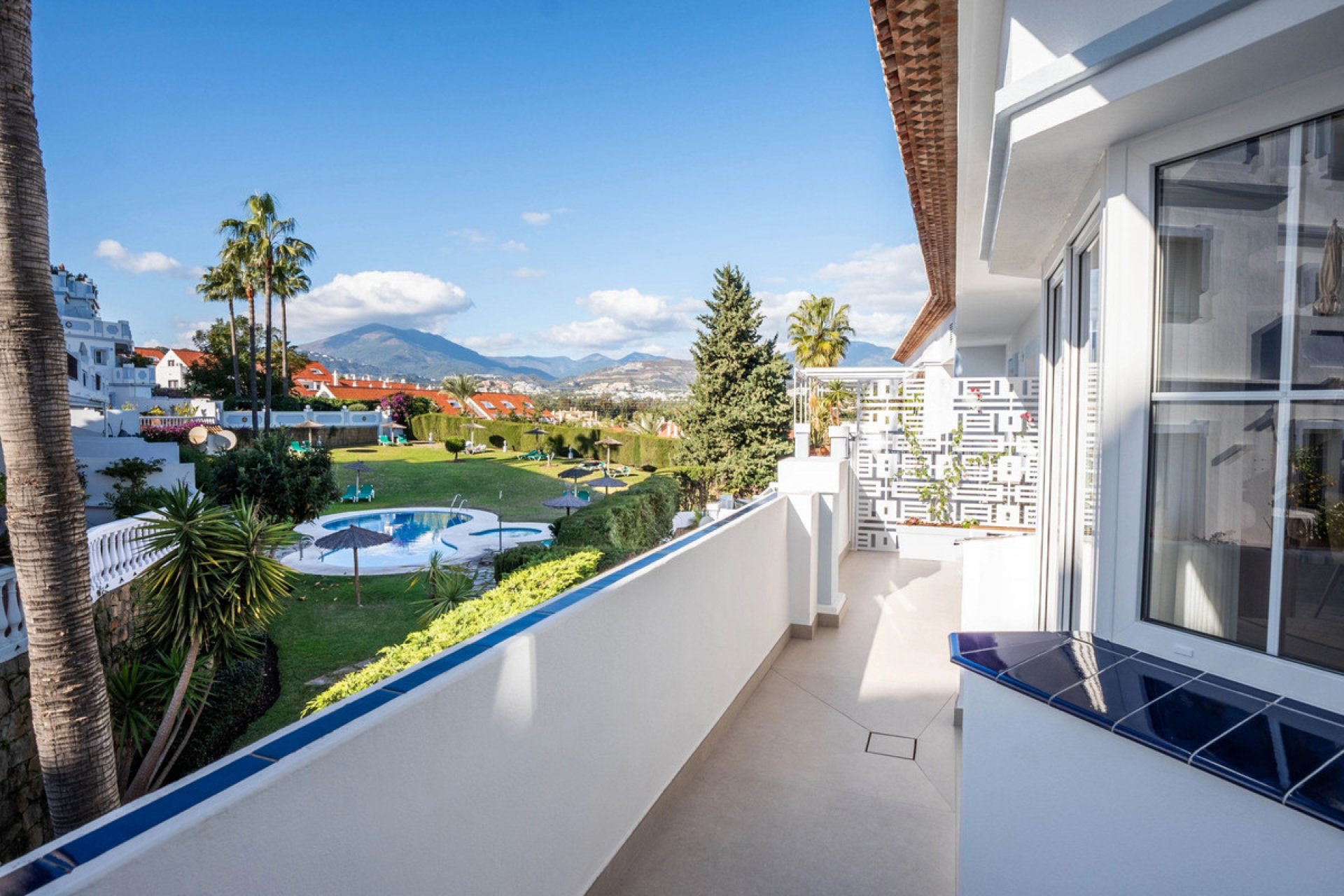 Resale - Apartment - Penthouse - Marbella - Nueva Andalucia