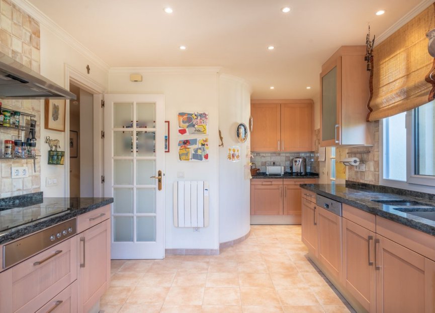 Resale - Apartment - Penthouse - Marbella - Nueva Andalucia