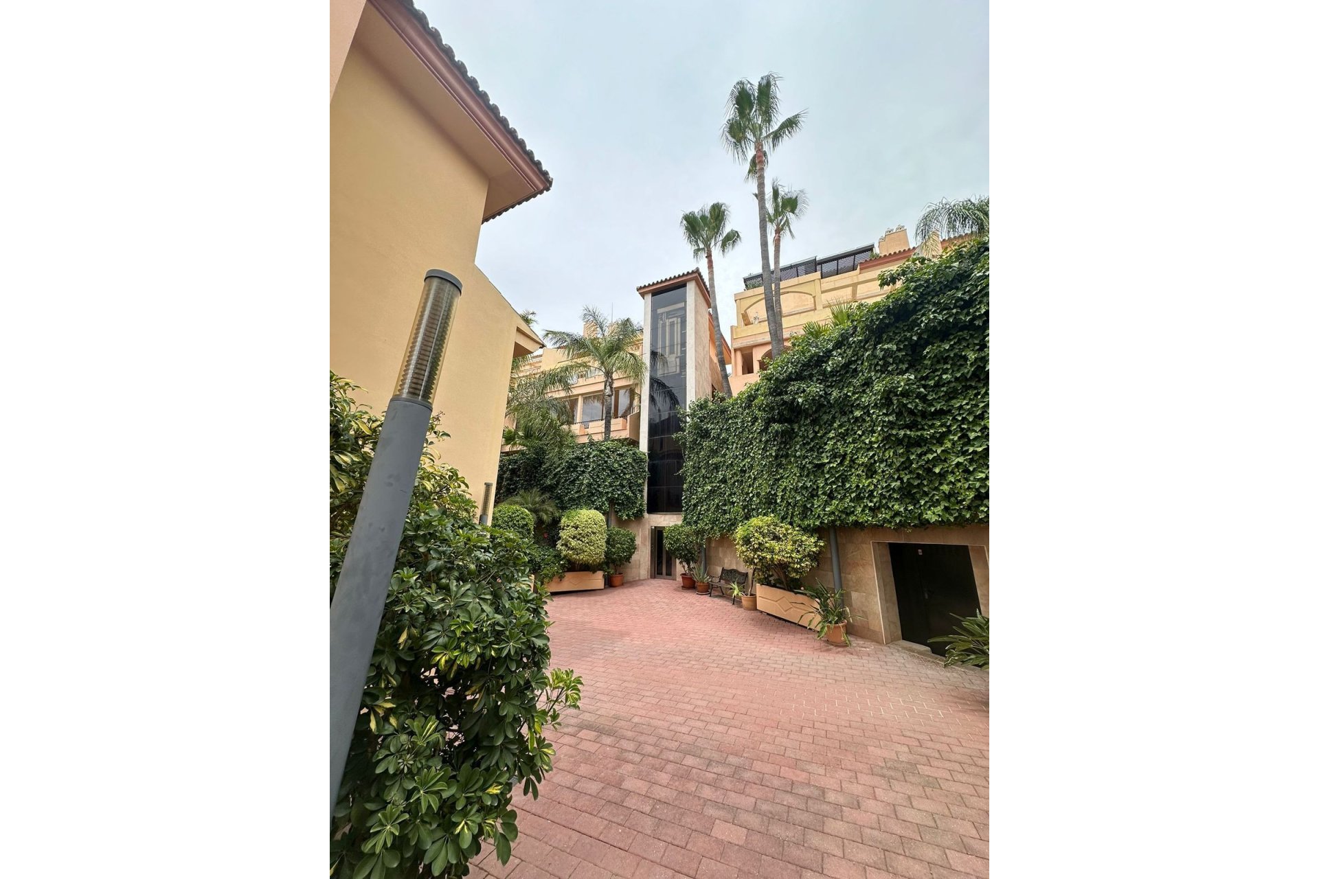 Resale - Apartment - Penthouse - Marbella - Nueva Andalucia