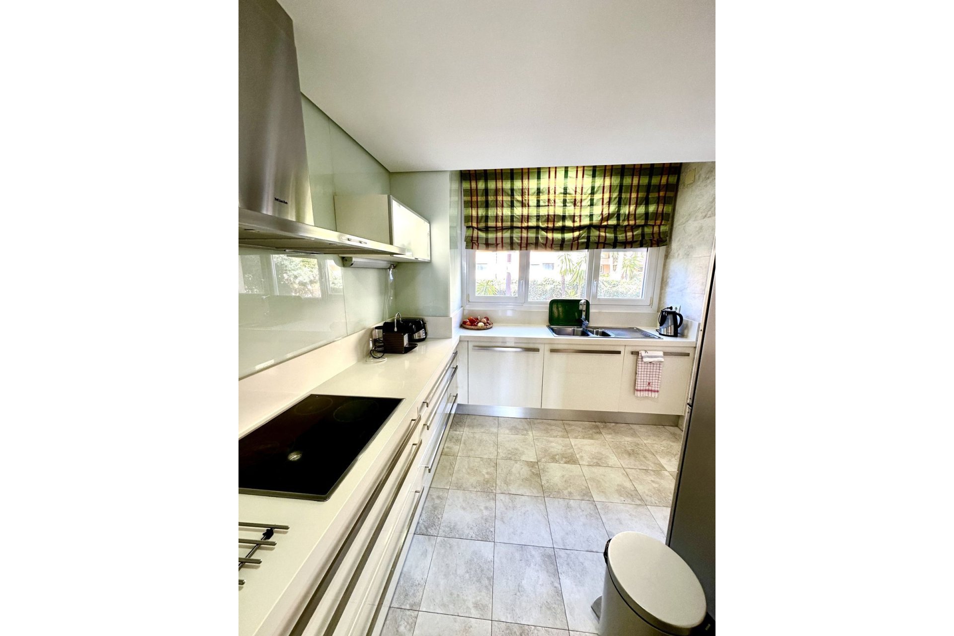 Resale - Apartment - Penthouse - Marbella - Nueva Andalucia