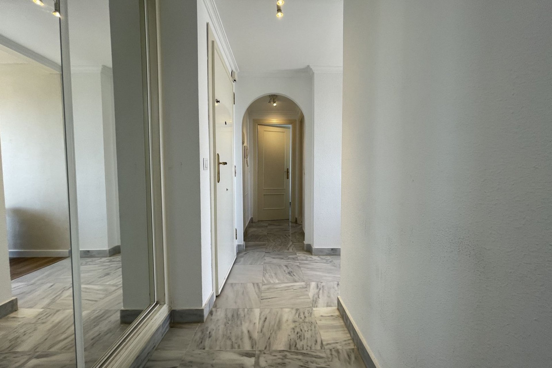 Resale - Apartment - Penthouse - Marbella - Nueva Andalucia