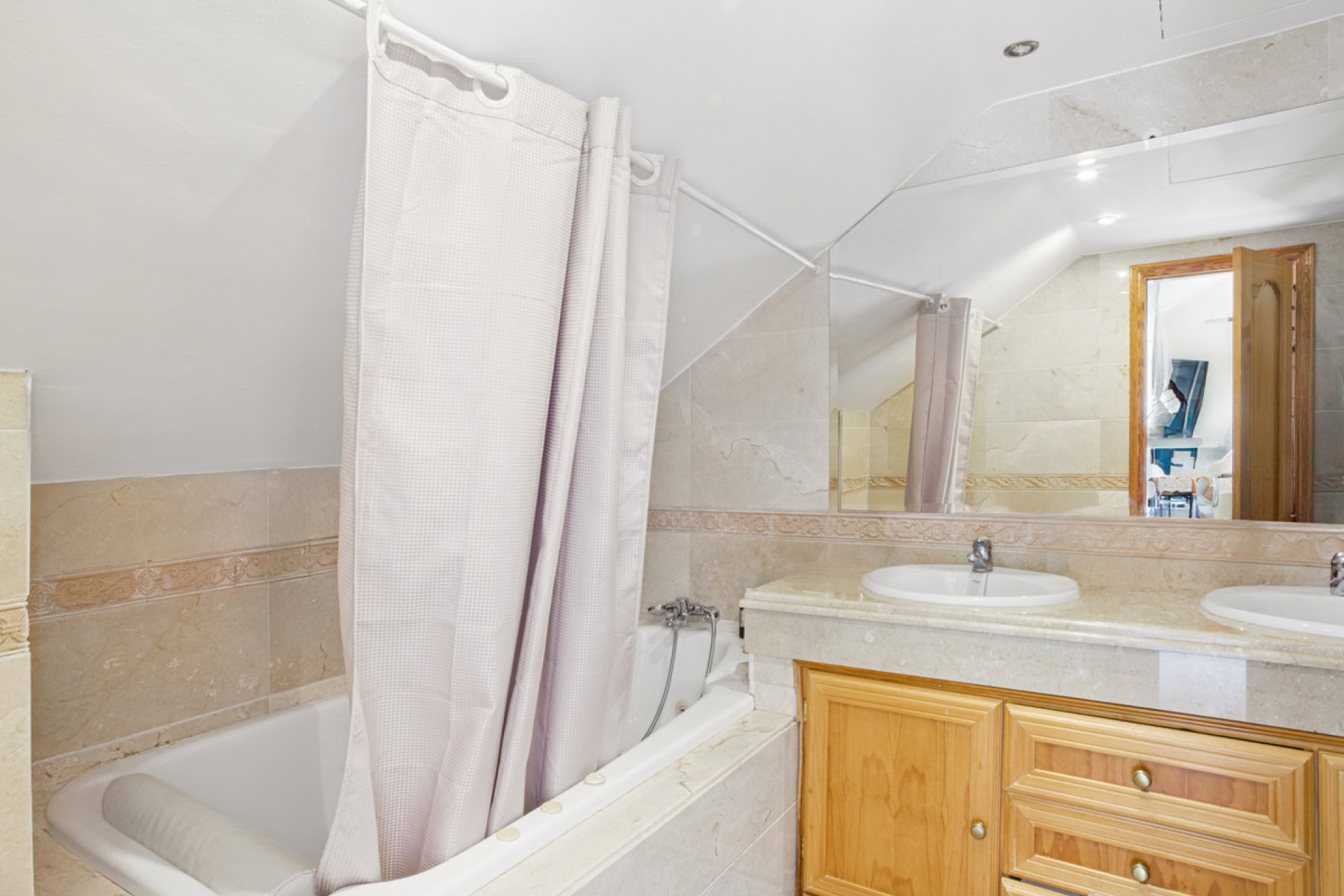 Resale - Apartment - Penthouse - Marbella - Nueva Andalucia