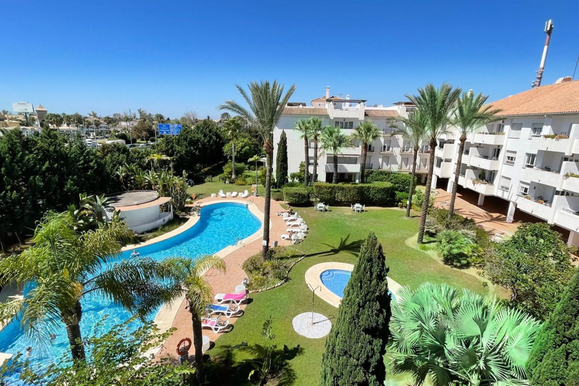 Resale - Apartment - Penthouse - Marbella - Nueva Andalucia