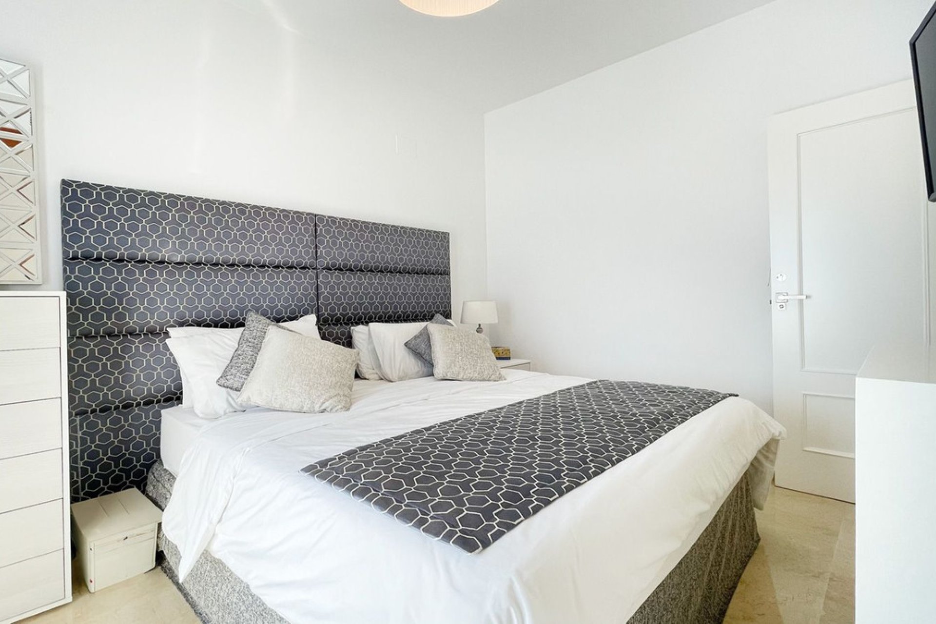 Resale - Apartment - Penthouse - Marbella - Nueva Andalucia