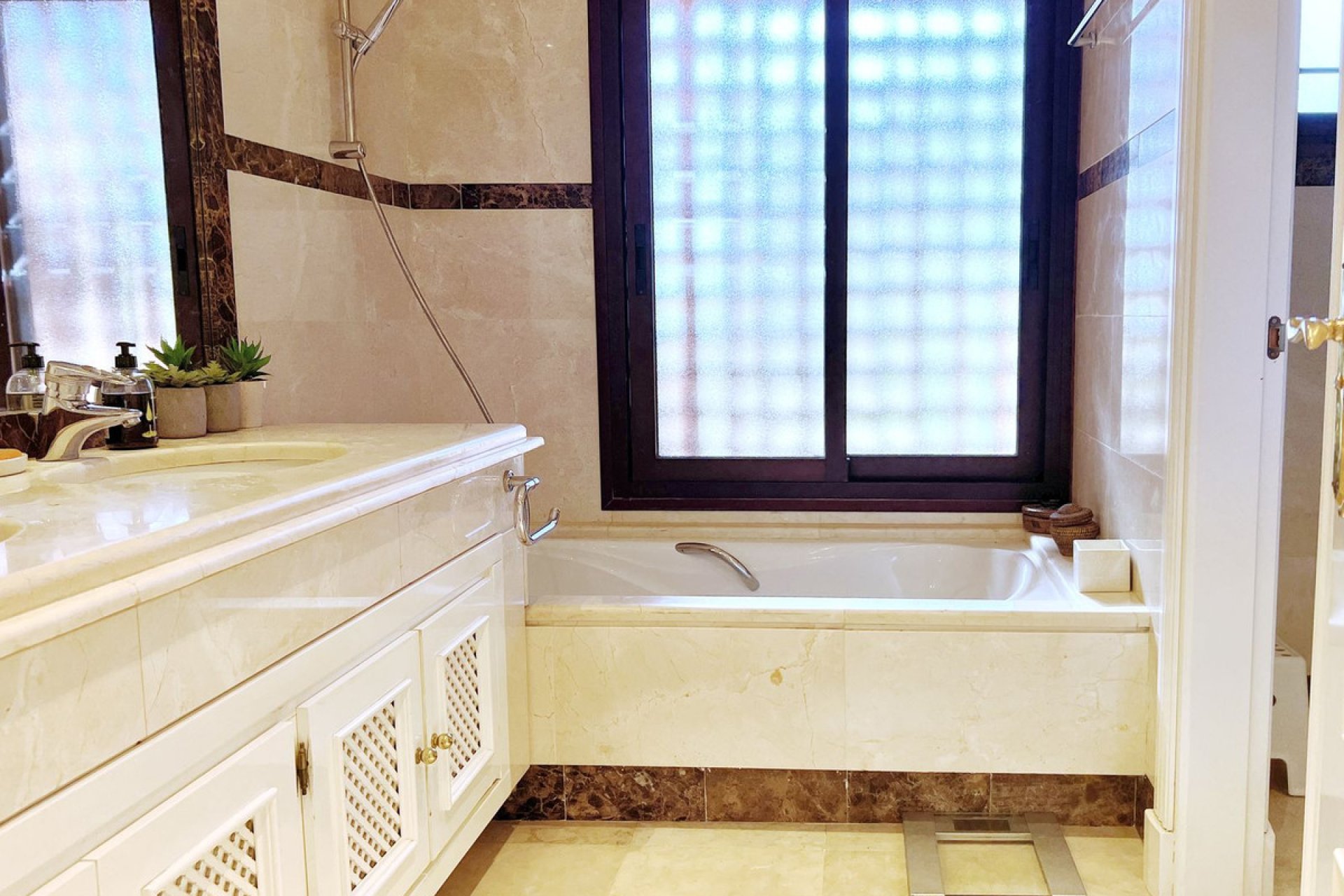 Resale - Apartment - Penthouse - Marbella - Nueva Andalucia