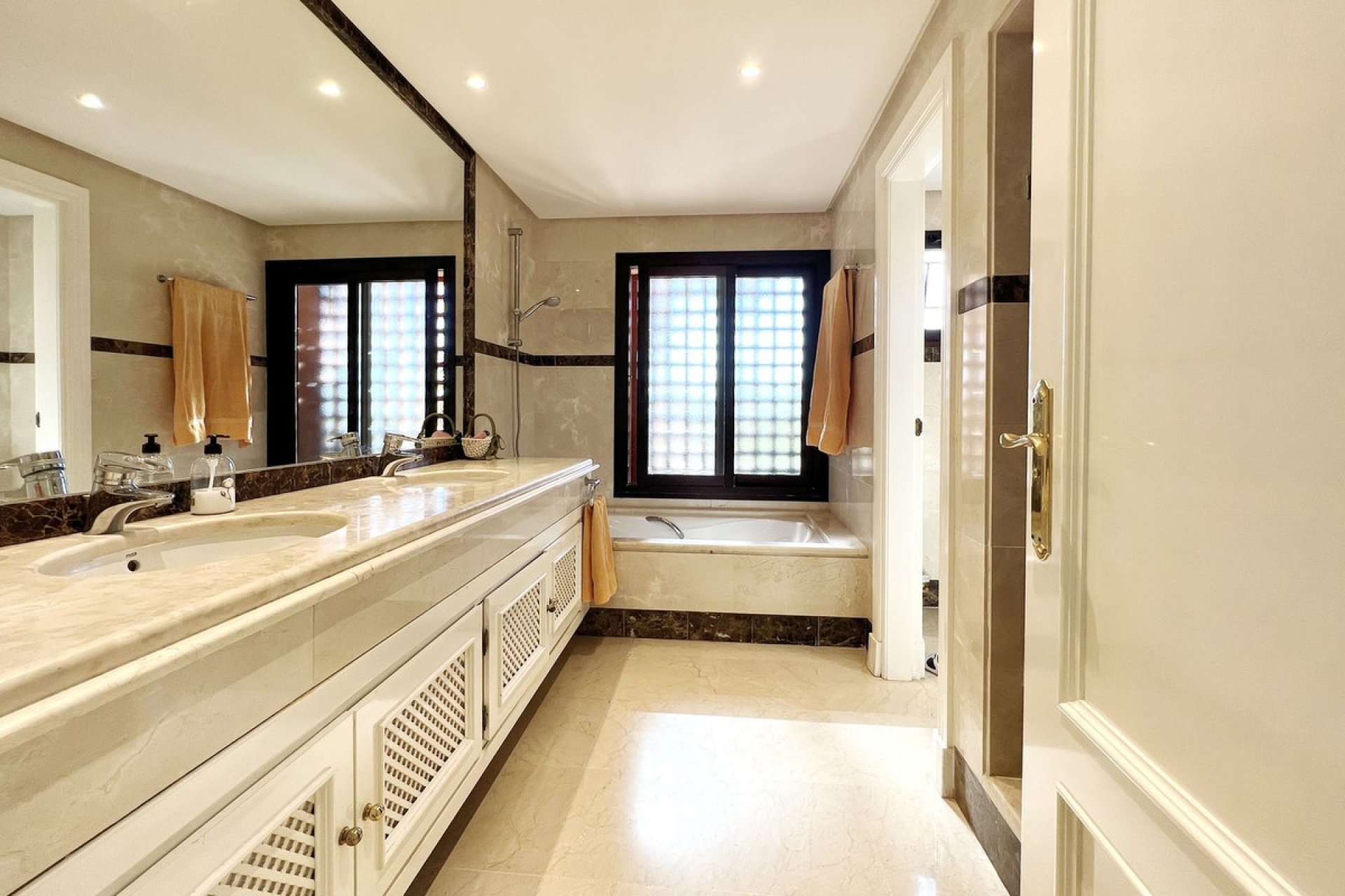 Resale - Apartment - Penthouse - Marbella - Nueva Andalucia