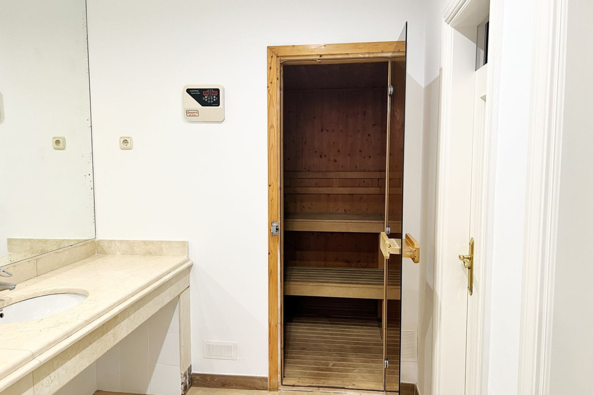 Resale - Apartment - Penthouse - Marbella - Nueva Andalucia