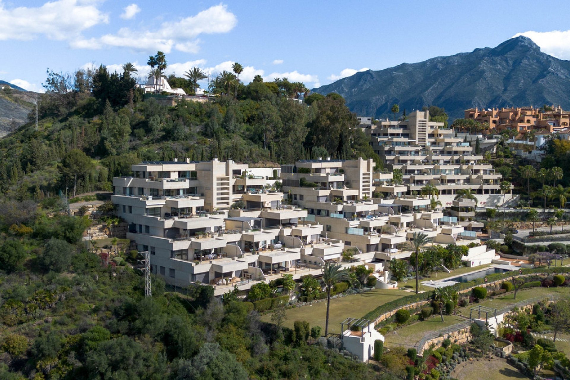 Resale - Apartment - Penthouse - Marbella - Nueva Andalucia