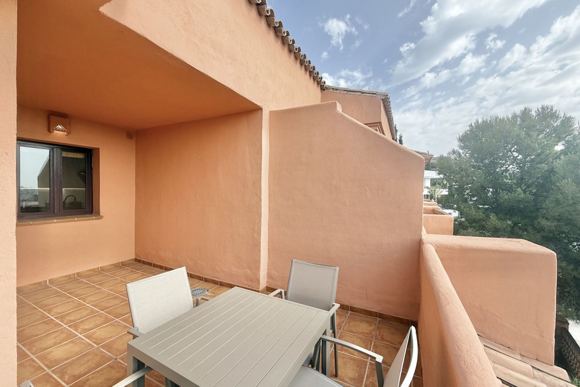 Resale - Apartment - Top Floor Apartment - Benahavís - Benahavís Centro