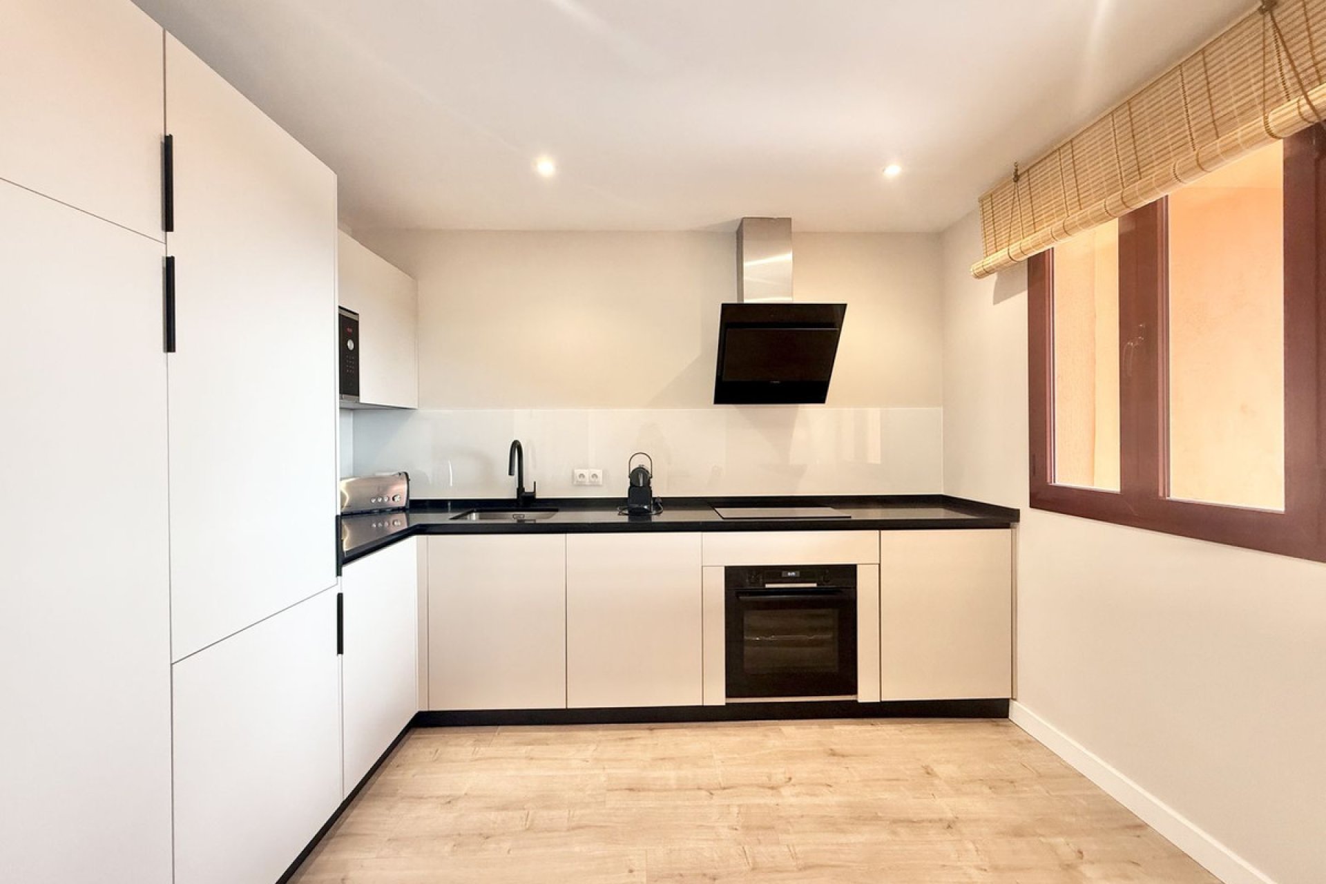 Resale - Apartment - Top Floor Apartment - Benahavís - Benahavís Centro