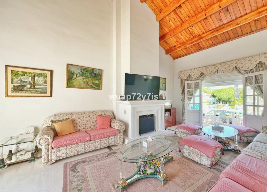 Resale - Apartment - Top Floor Apartment - Estepona - El Presidente