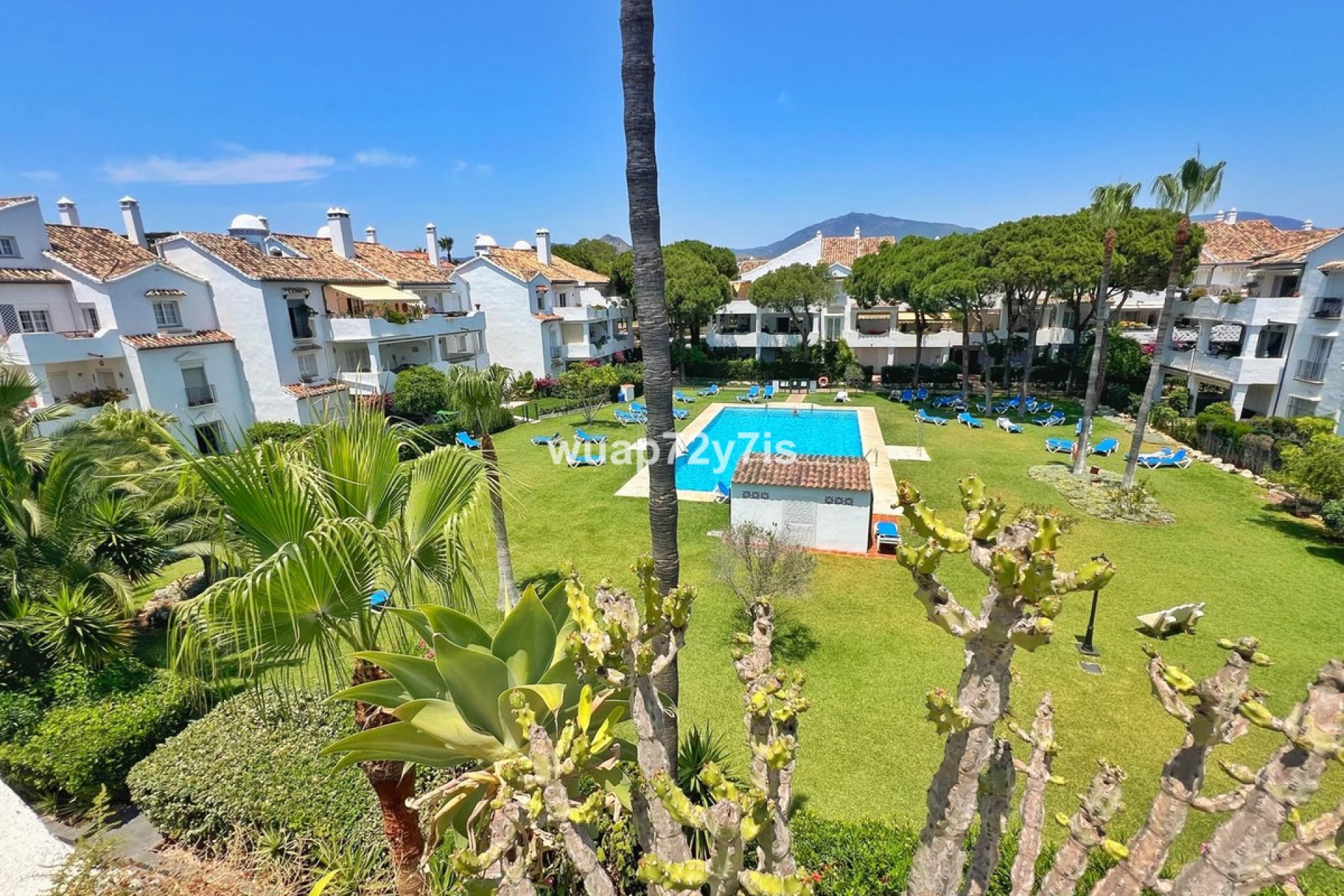 Resale - Apartment - Top Floor Apartment - Estepona - El Presidente
