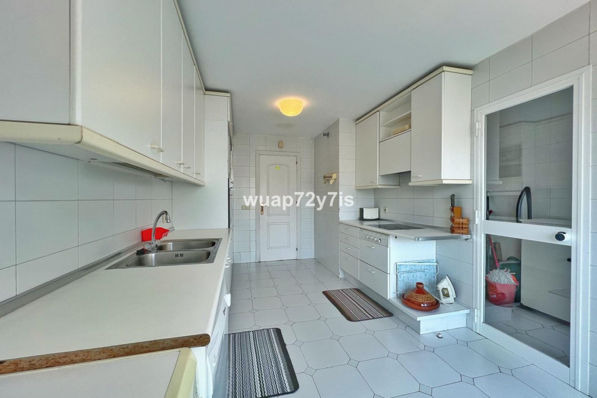 Resale - Apartment - Top Floor Apartment - Estepona - El Presidente