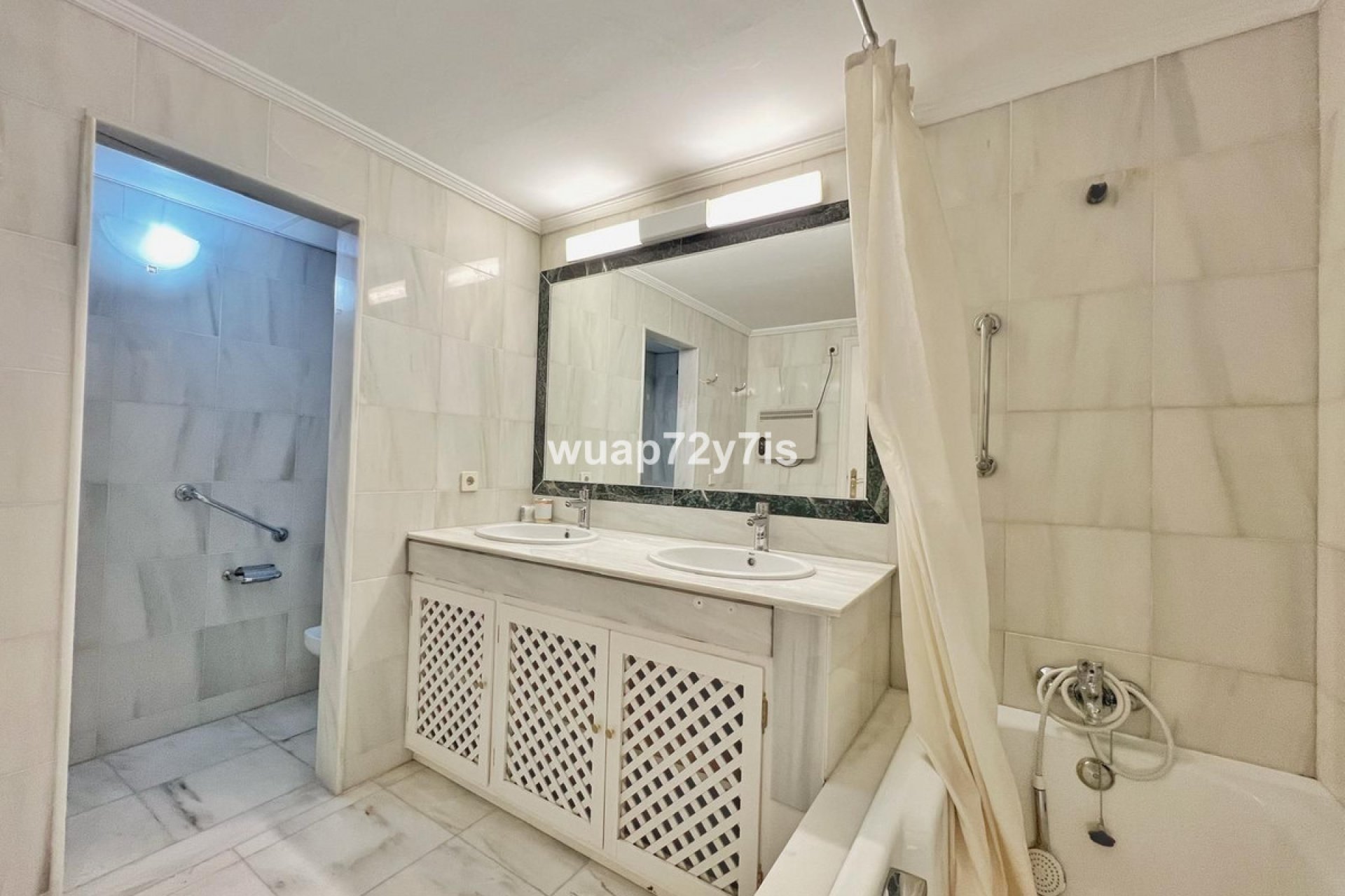 Resale - Apartment - Top Floor Apartment - Estepona - El Presidente