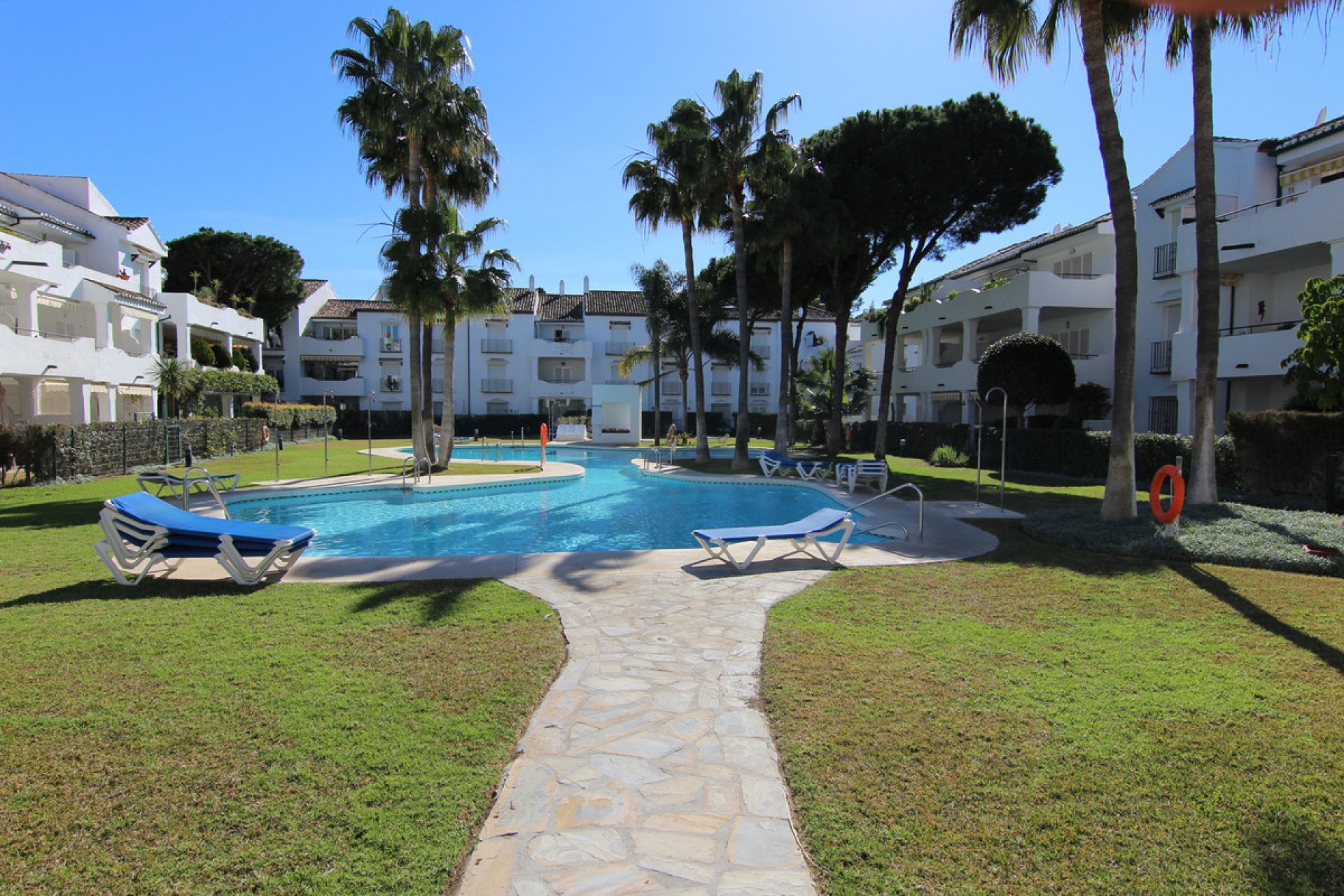 Resale - Apartment - Top Floor Apartment - Estepona - El Presidente