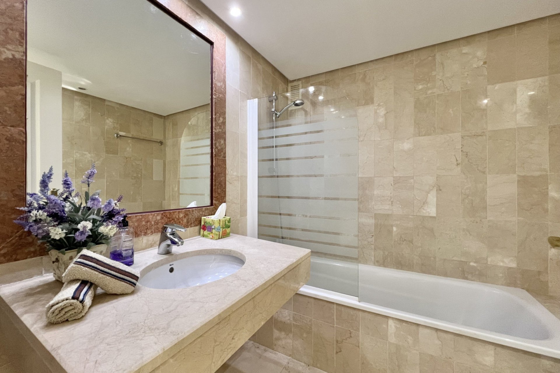 Resale - Apartment - Top Floor Apartment - Estepona - El Presidente