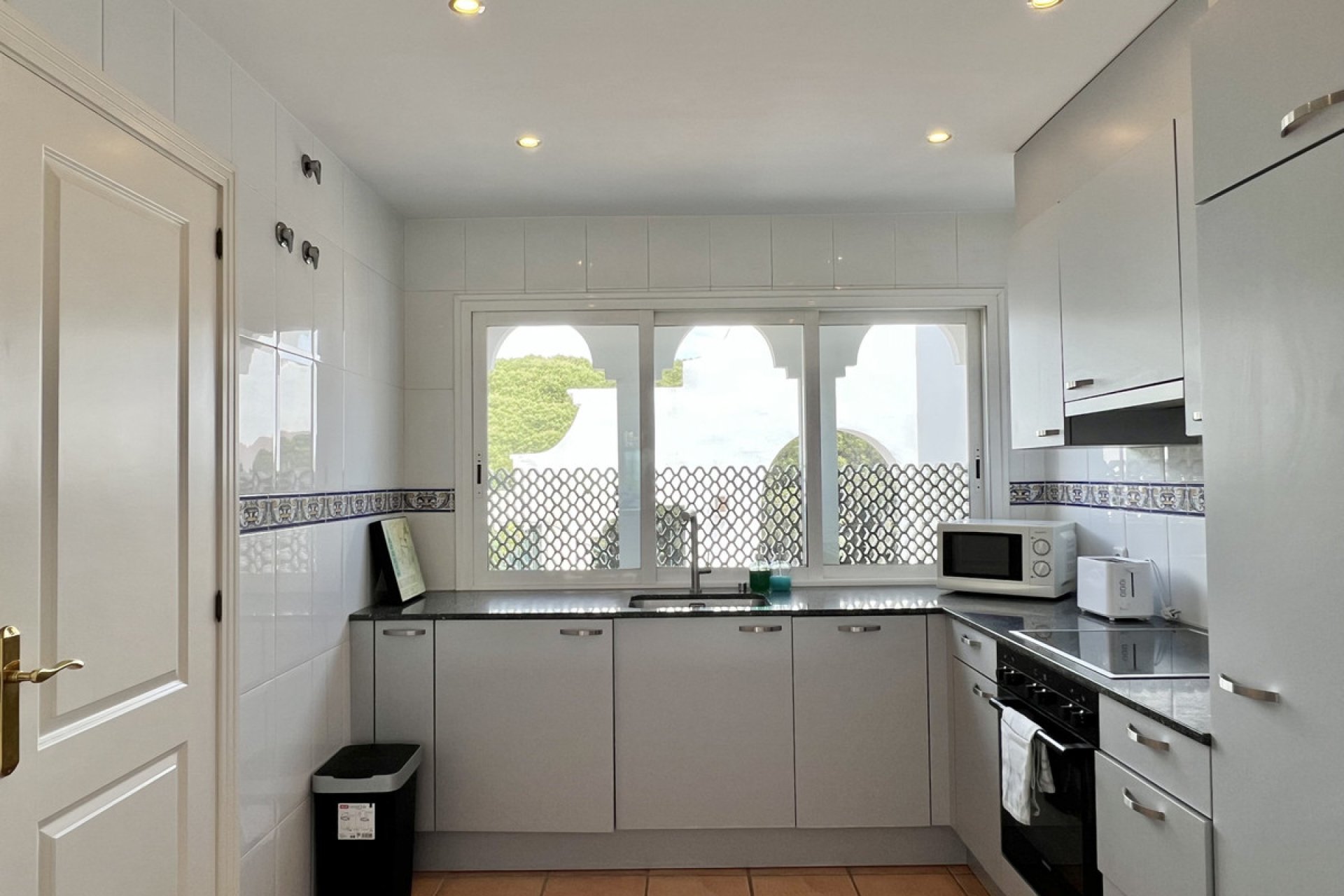 Resale - Apartment - Top Floor Apartment - Estepona - El Presidente