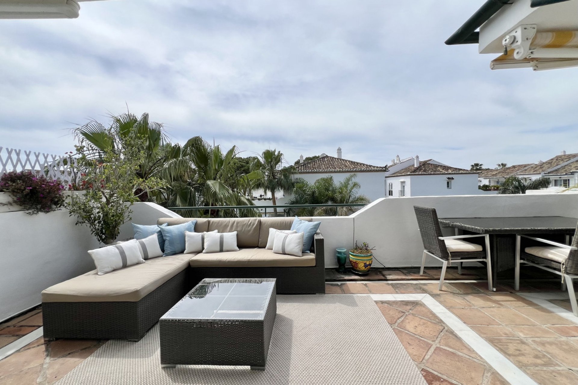 Resale - Apartment - Top Floor Apartment - Estepona - El Presidente