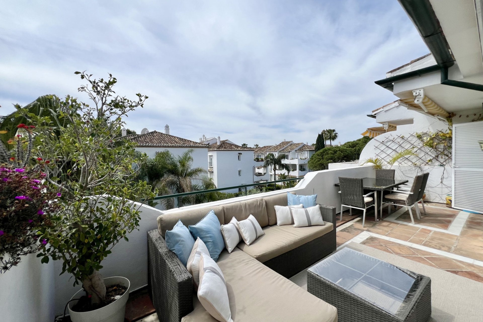 Resale - Apartment - Top Floor Apartment - Estepona - El Presidente