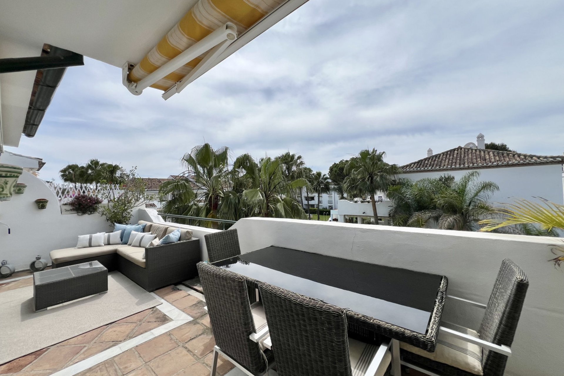 Resale - Apartment - Top Floor Apartment - Estepona - El Presidente