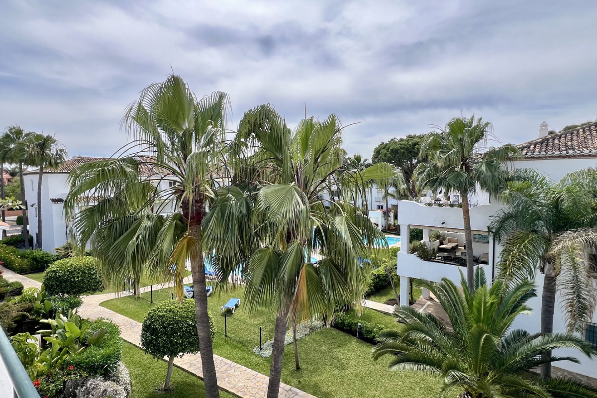 Resale - Apartment - Top Floor Apartment - Estepona - El Presidente