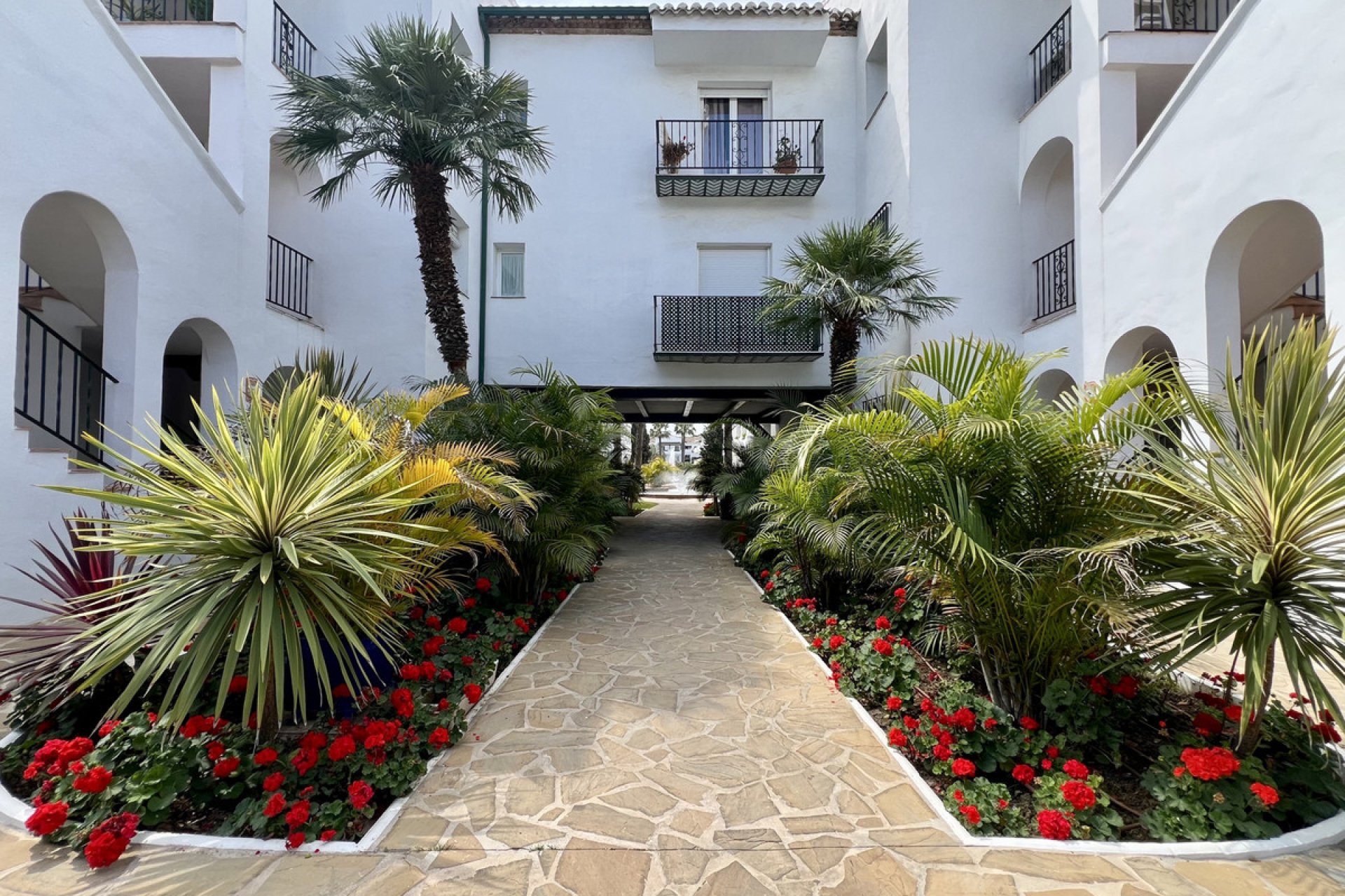 Resale - Apartment - Top Floor Apartment - Estepona - El Presidente