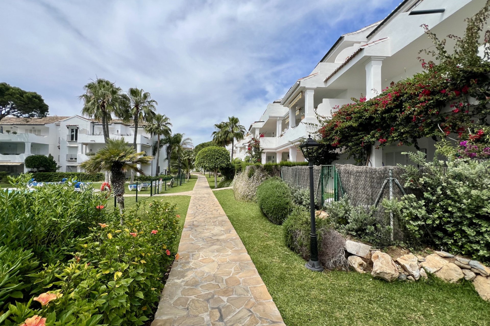 Resale - Apartment - Top Floor Apartment - Estepona - El Presidente