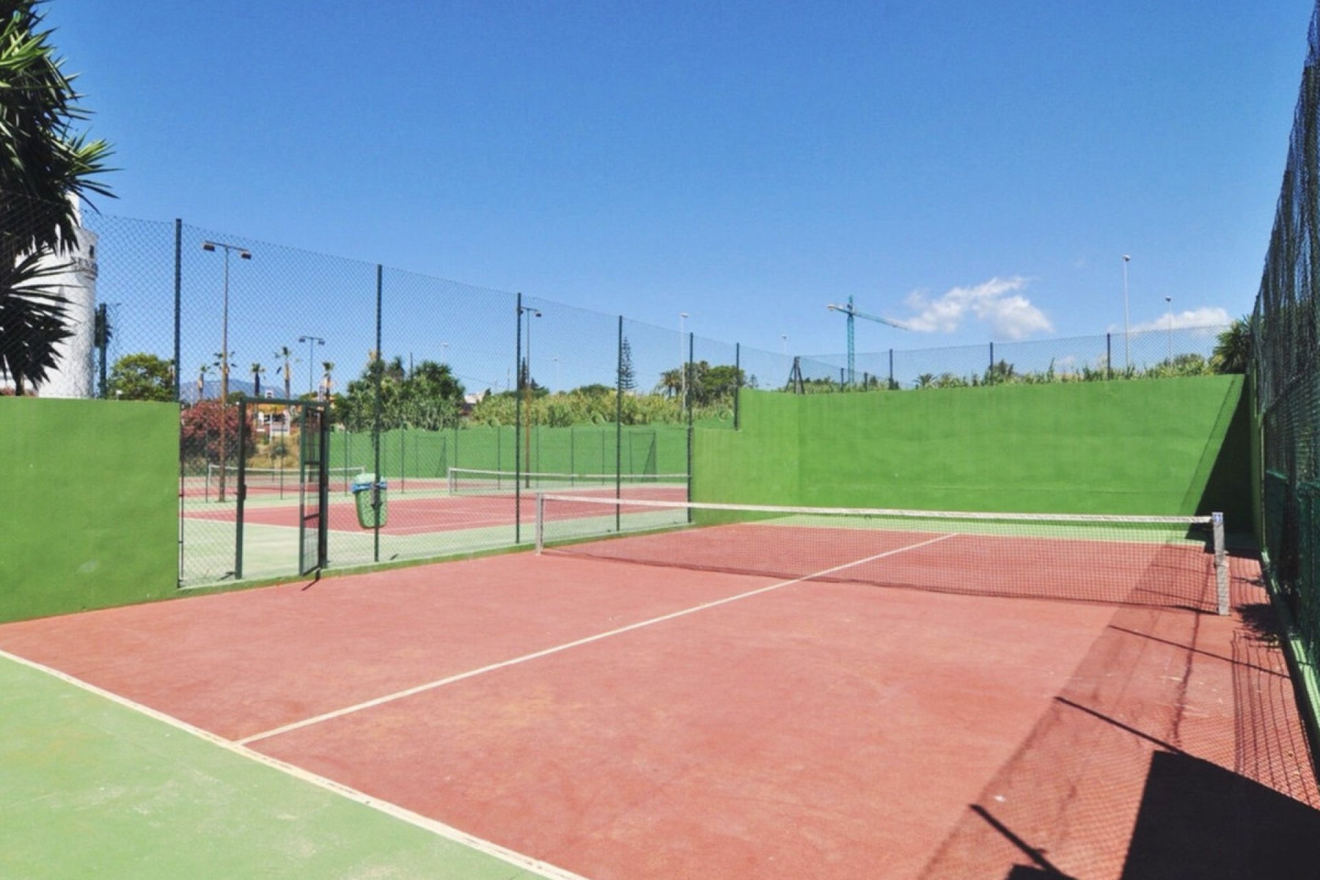 Resale - Apartment - Top Floor Apartment - Estepona - El Presidente