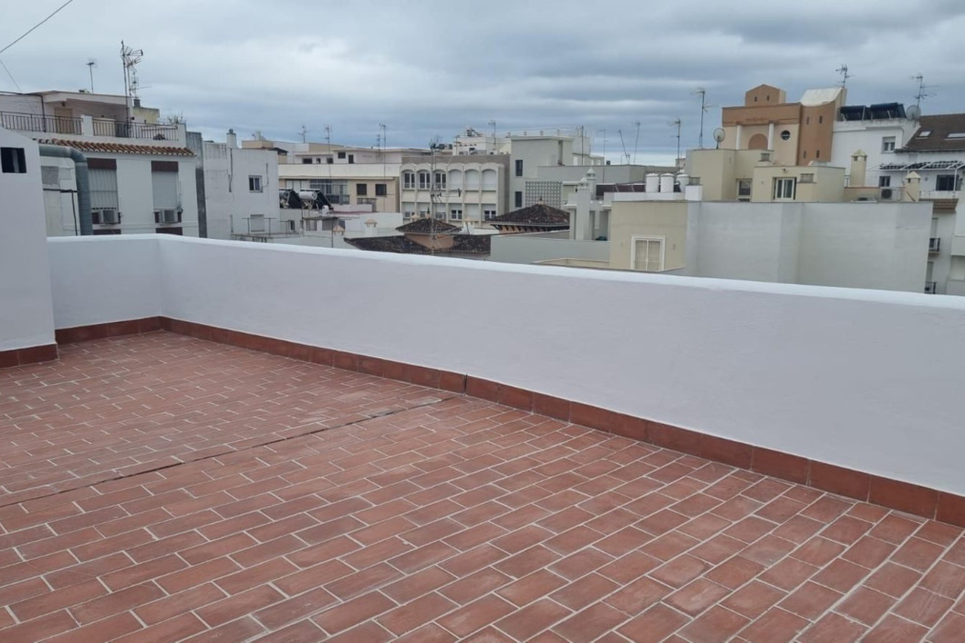 Resale - Apartment - Top Floor Apartment - Estepona - Estepona Centro