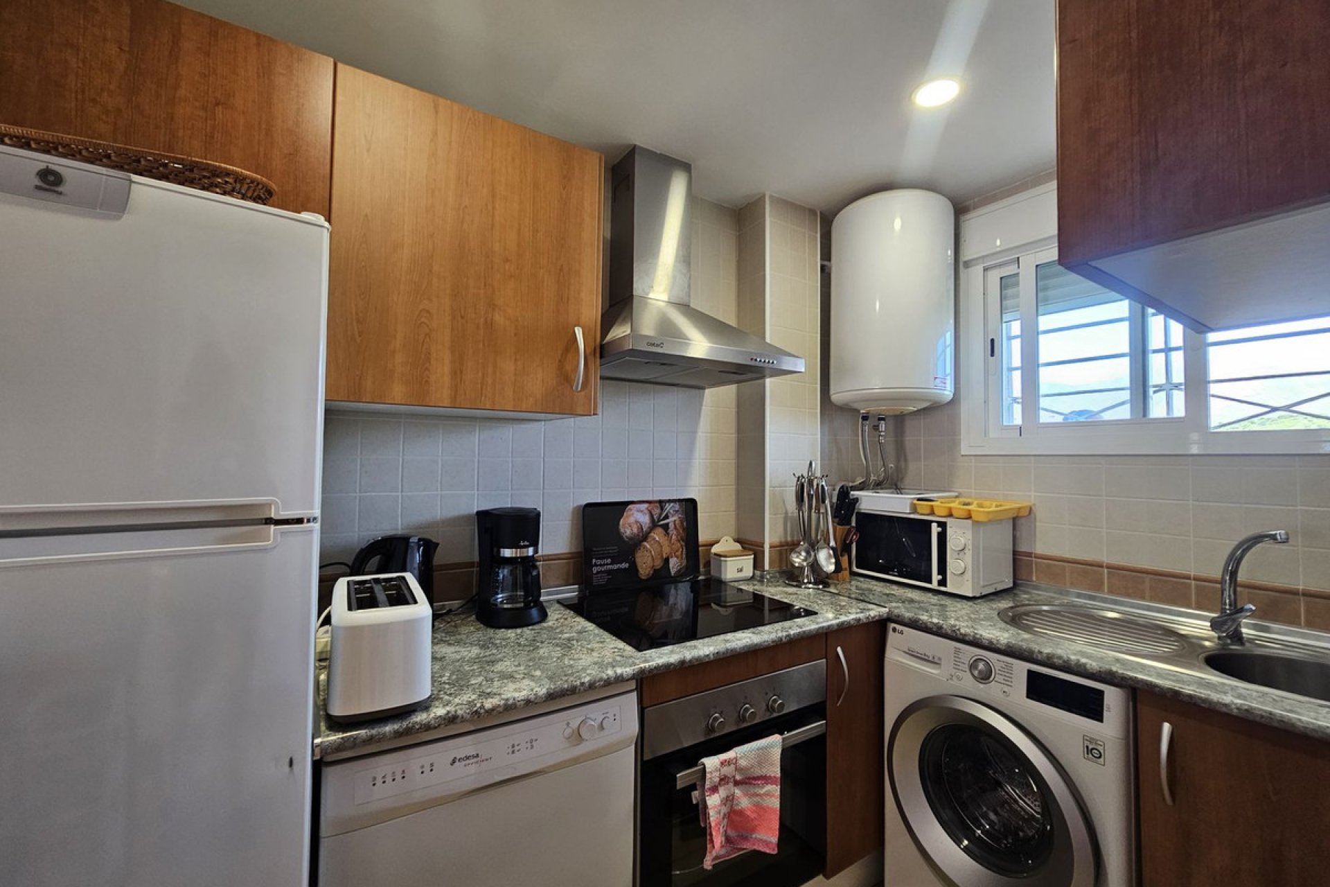 Resale - Apartment - Top Floor Apartment - Estepona - Estepona Centro