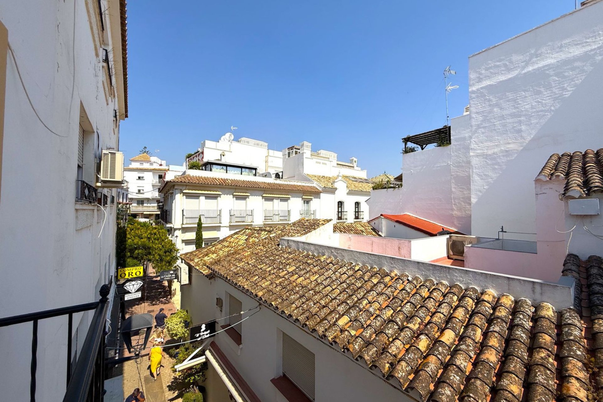 Resale - Apartment - Top Floor Apartment - Estepona - Estepona Centro