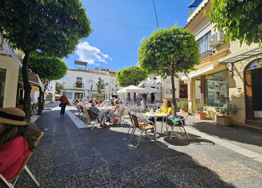 Resale - Apartment - Top Floor Apartment - Estepona - Estepona Centro