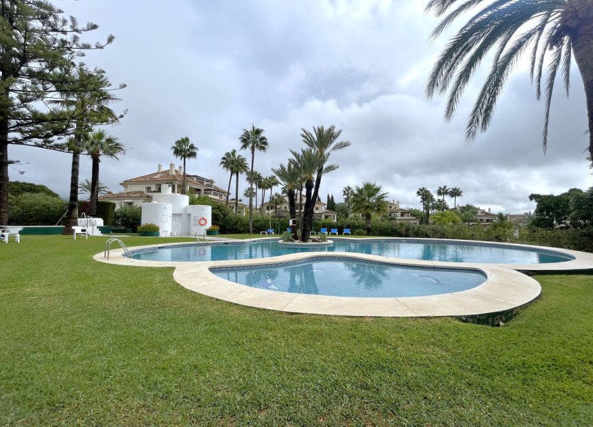 Resale - Apartment - Top Floor Apartment - Estepona - Estepona Centro