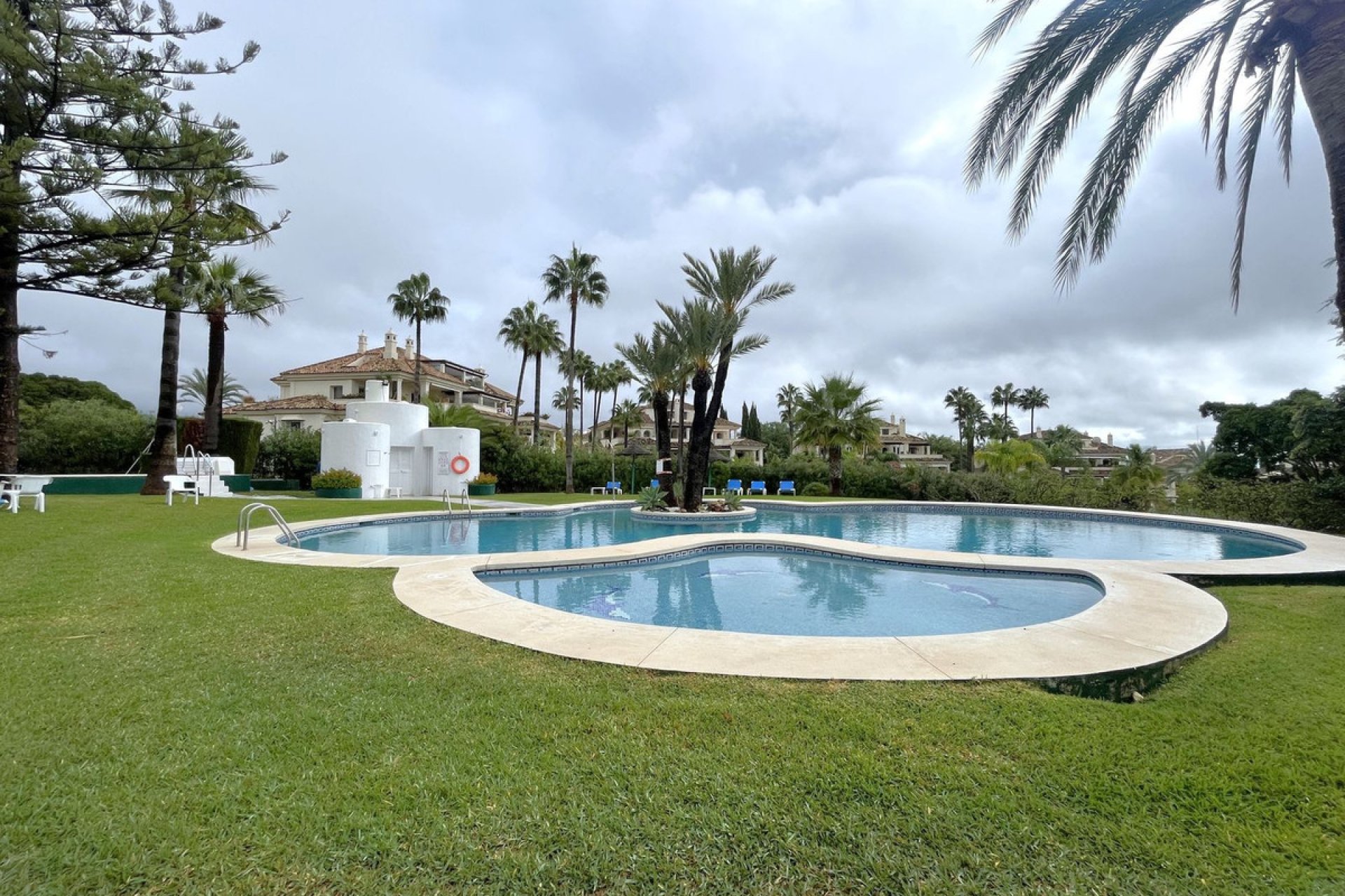 Resale - Apartment - Top Floor Apartment - Estepona - Estepona Centro