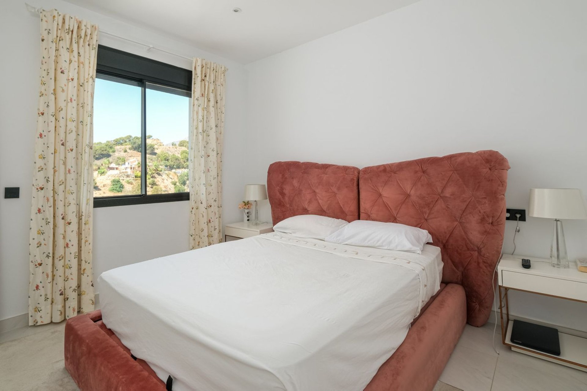 Resale - Apartment - Top Floor Apartment - Estepona - Estepona Centro