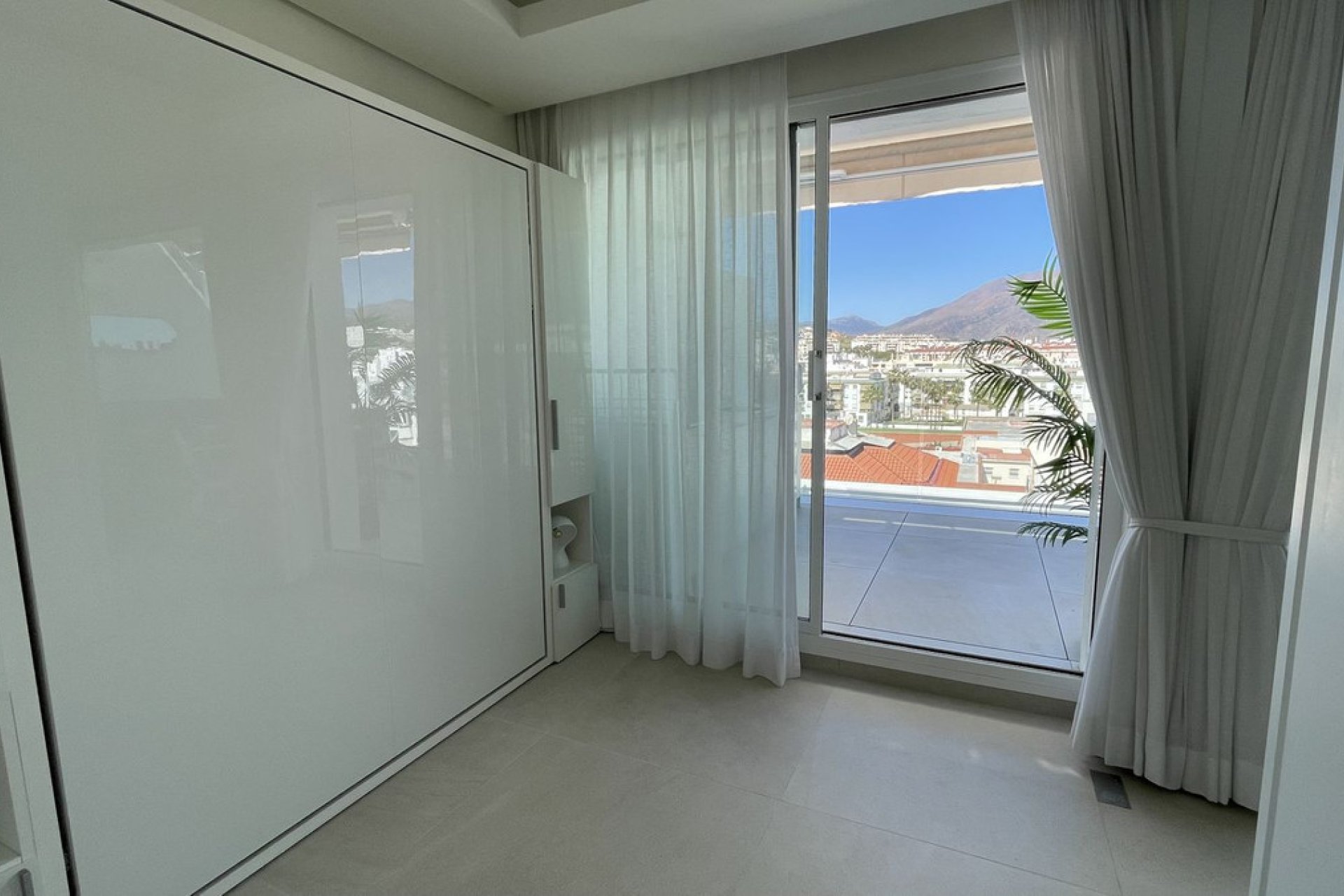 Resale - Apartment - Top Floor Apartment - Estepona - Estepona Centro