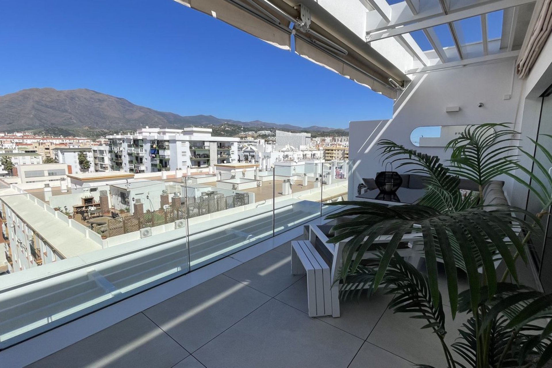 Resale - Apartment - Top Floor Apartment - Estepona - Estepona Centro