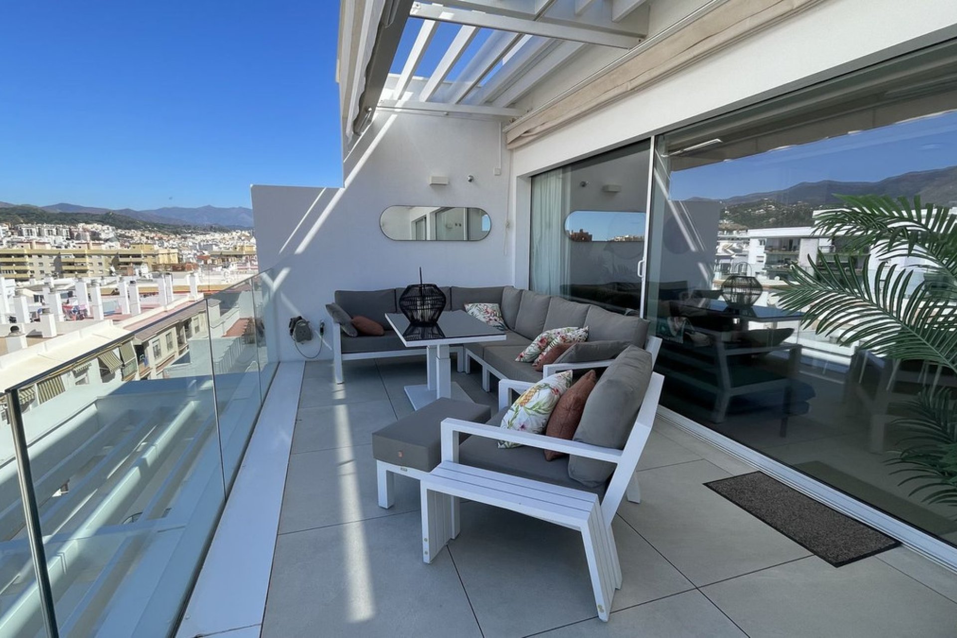 Resale - Apartment - Top Floor Apartment - Estepona - Estepona Centro