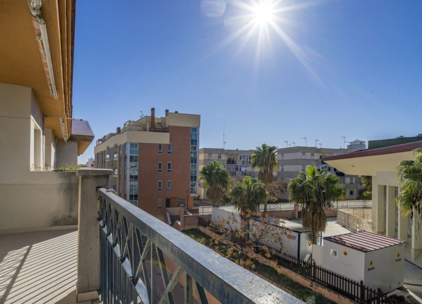 Resale - Apartment - Top Floor Apartment - Estepona - Estepona Centro