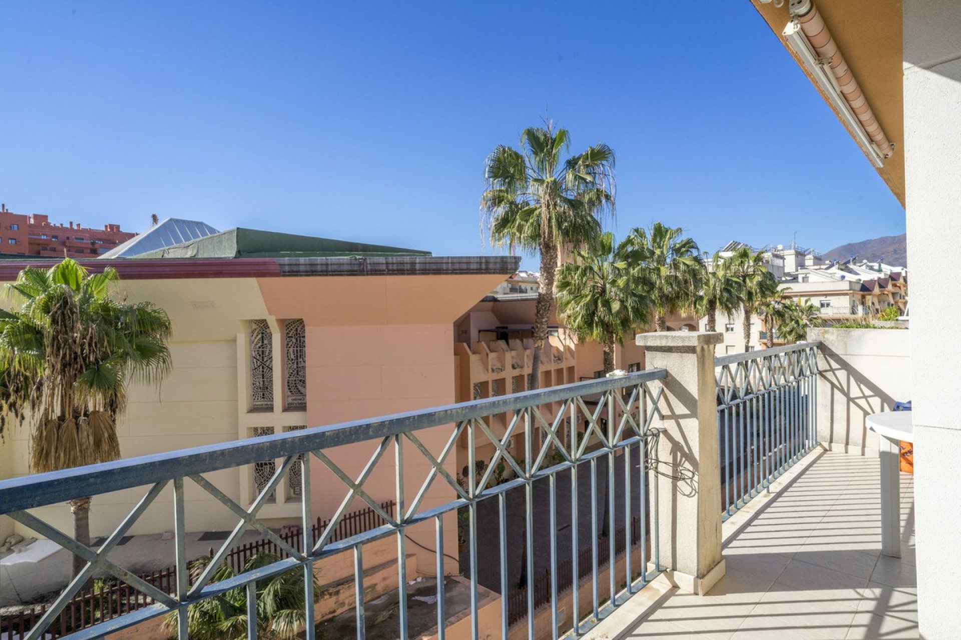 Resale - Apartment - Top Floor Apartment - Estepona - Estepona Centro