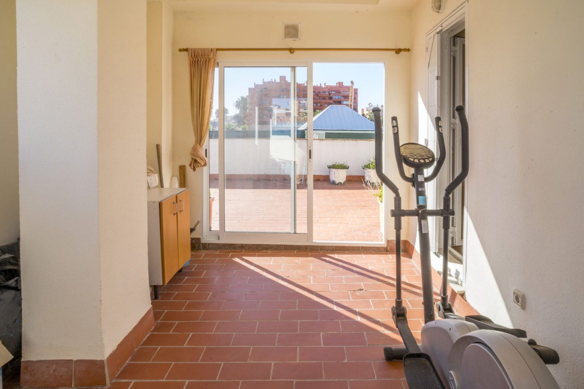 Resale - Apartment - Top Floor Apartment - Estepona - Estepona Centro