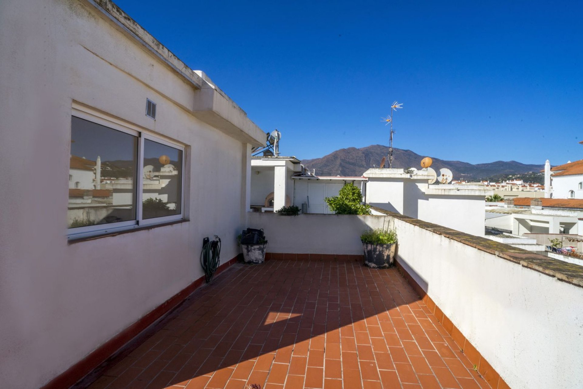 Resale - Apartment - Top Floor Apartment - Estepona - Estepona Centro