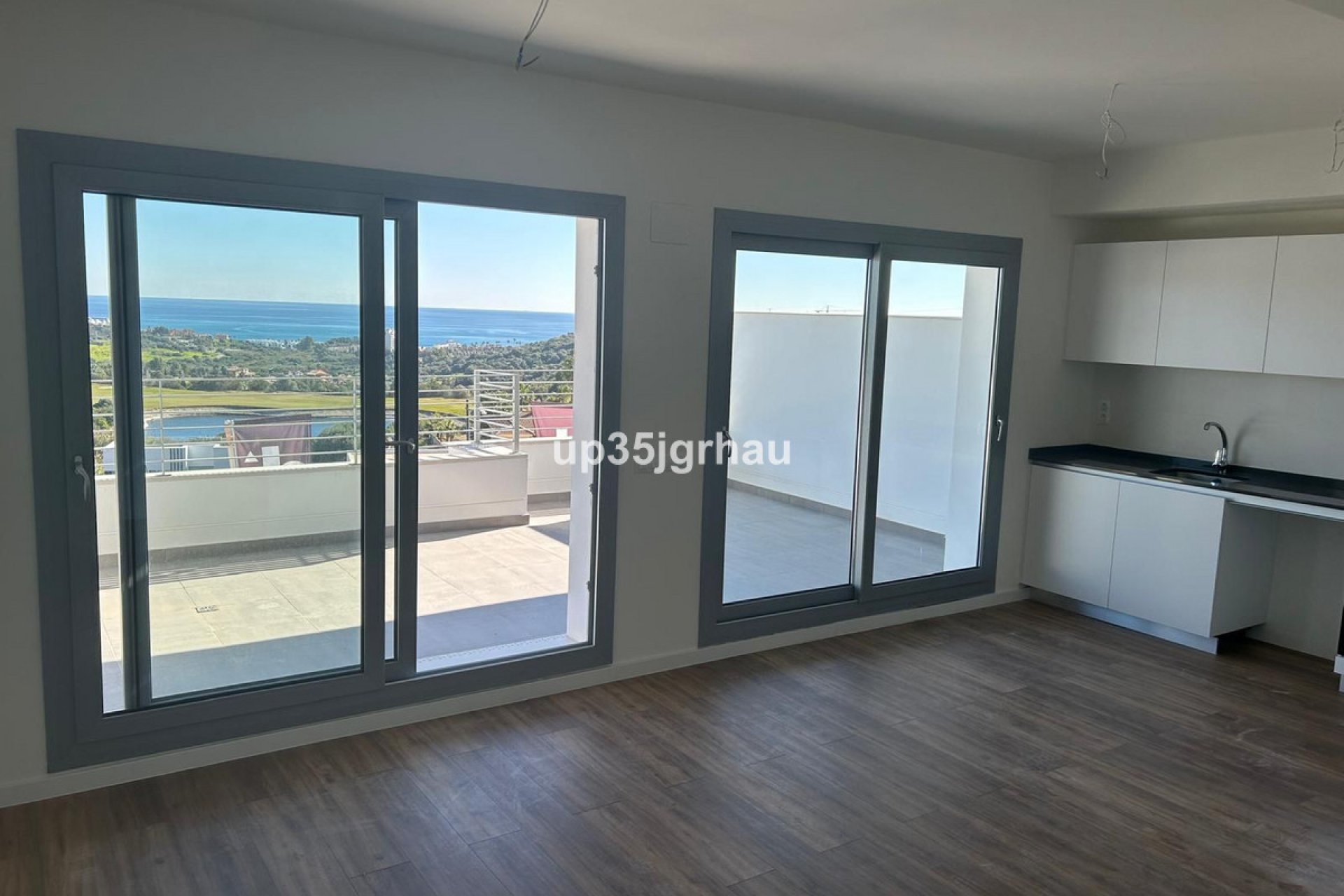 Resale - Apartment - Top Floor Apartment - Estepona - Estepona Centro