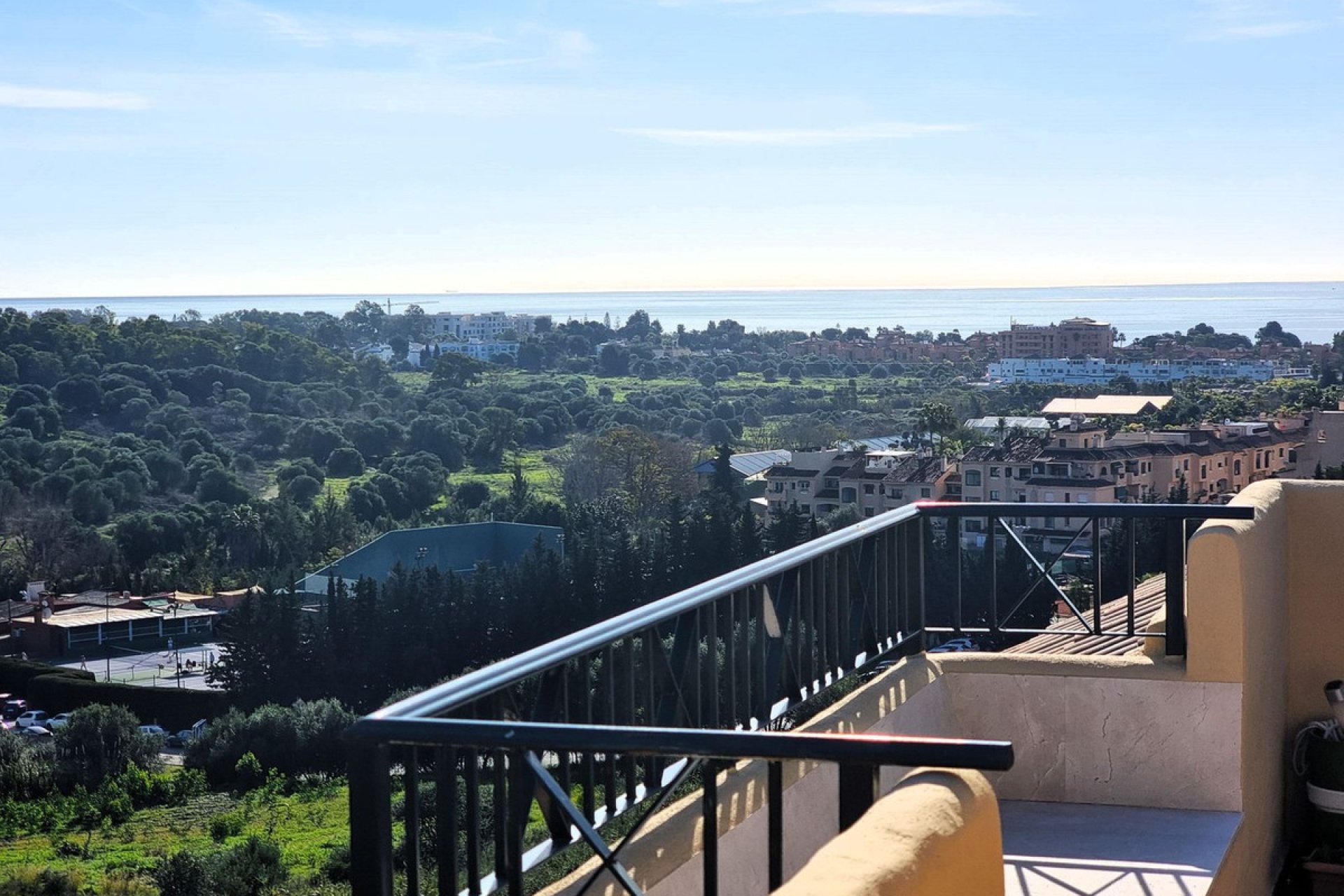 Resale - Apartment - Top Floor Apartment - Estepona - Estepona Centro