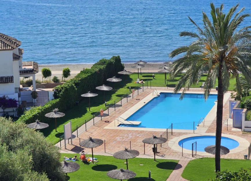 Resale - Apartment - Top Floor Apartment - Estepona - Estepona Centro