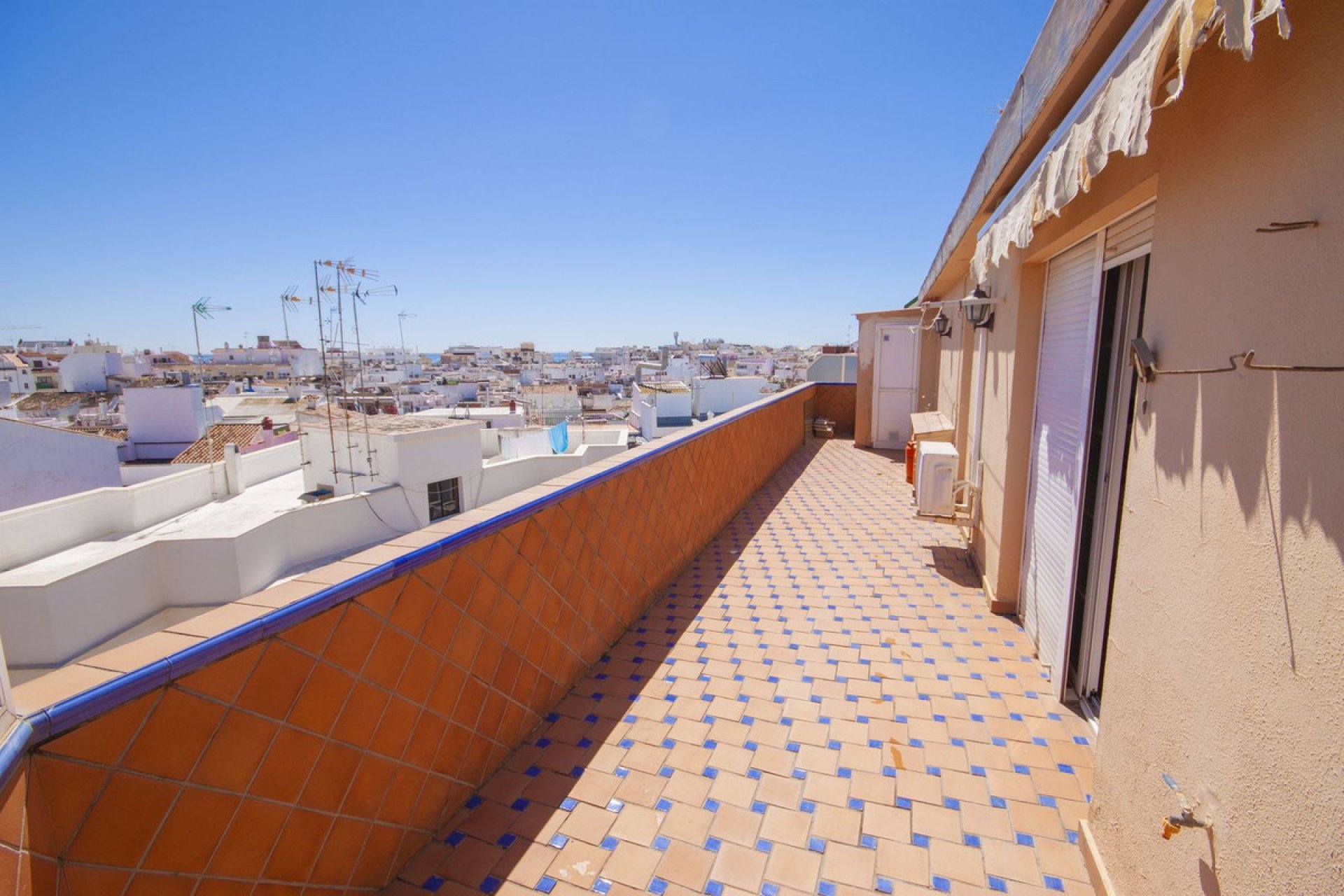 Resale - Apartment - Top Floor Apartment - Estepona - Estepona Centro