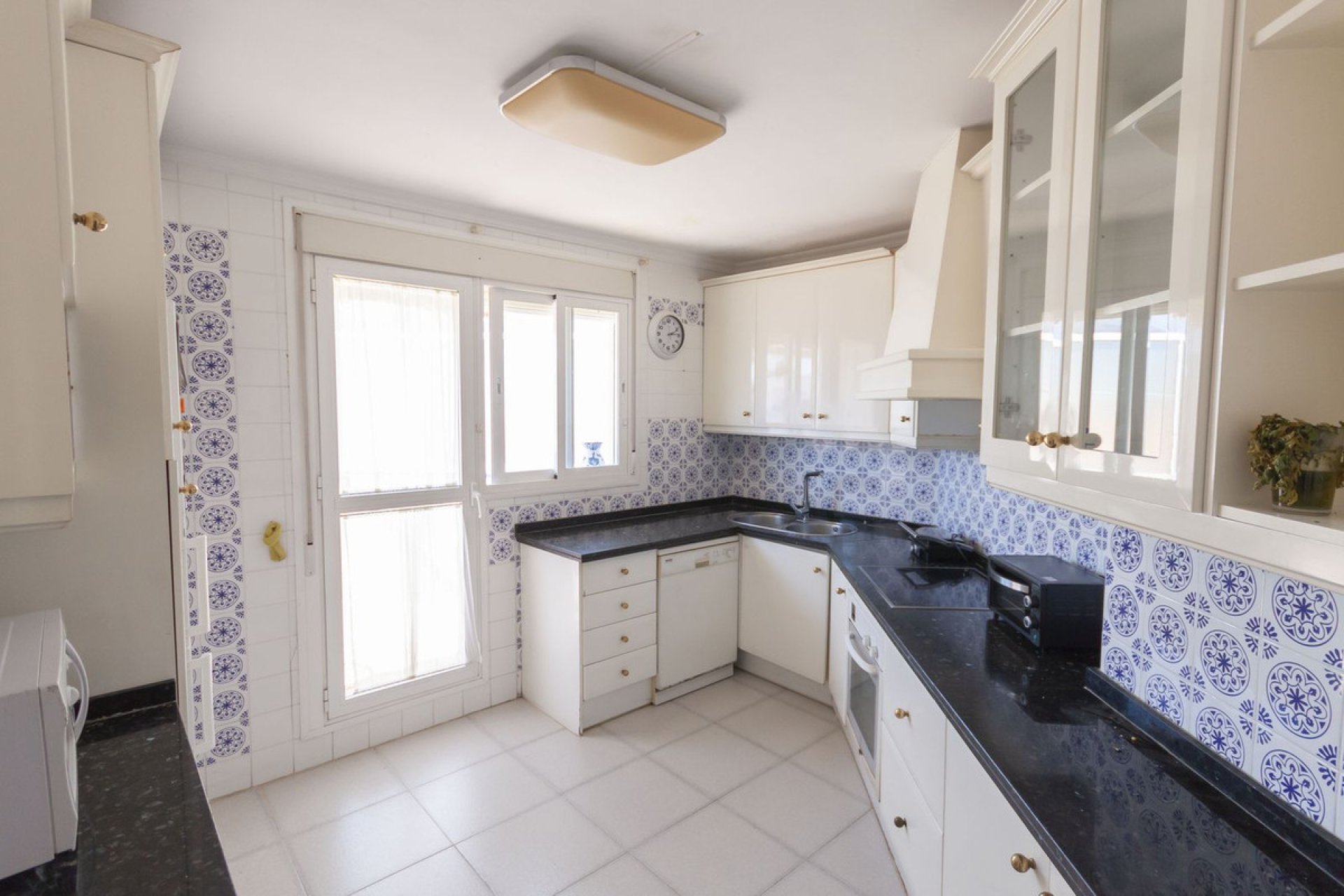 Resale - Apartment - Top Floor Apartment - Estepona - Estepona Centro