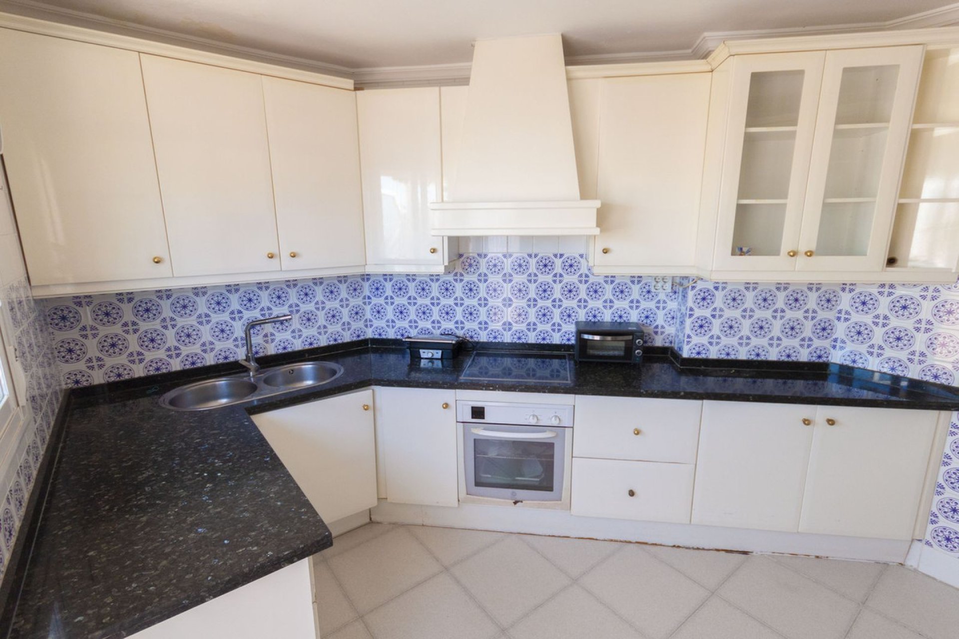 Resale - Apartment - Top Floor Apartment - Estepona - Estepona Centro