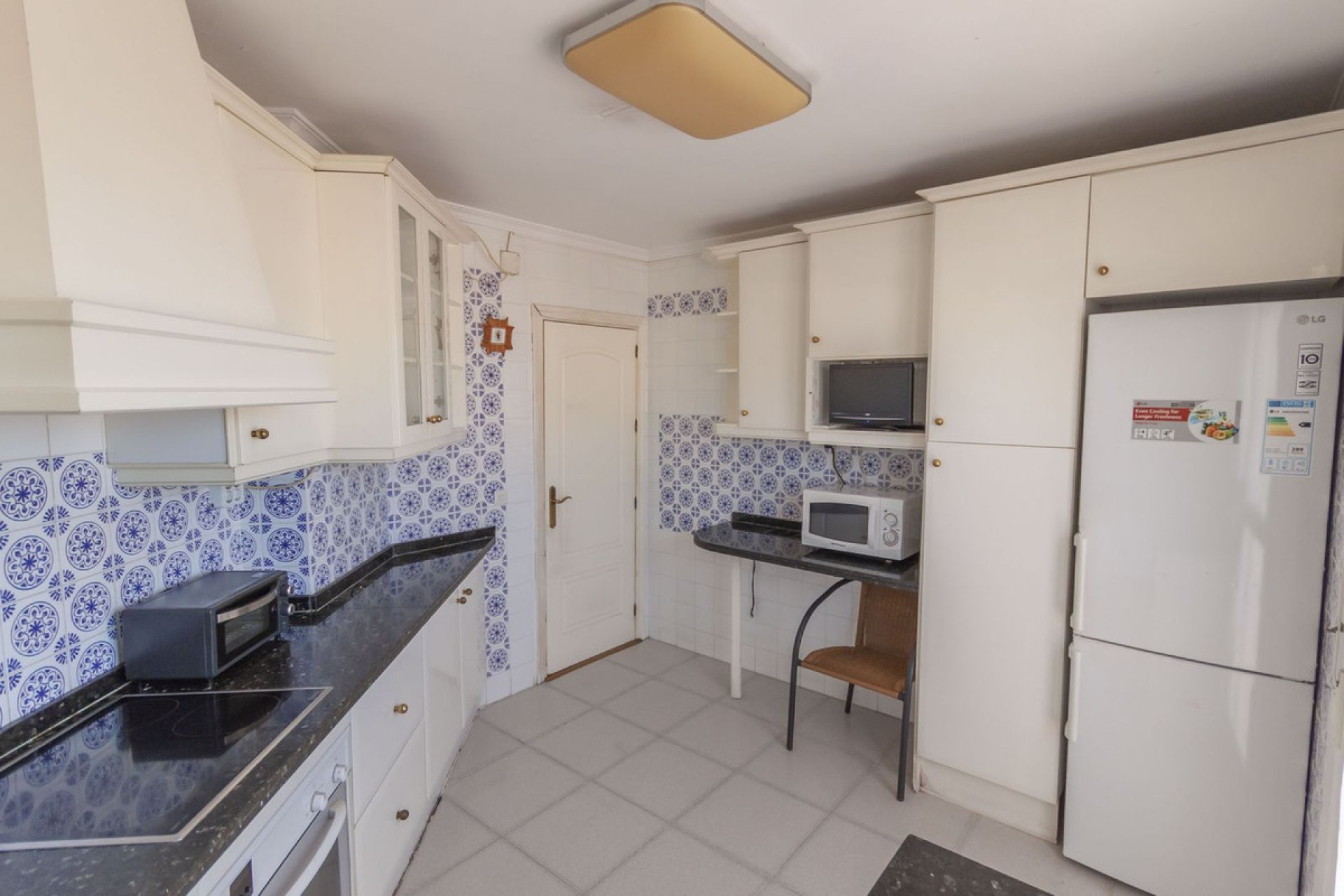 Resale - Apartment - Top Floor Apartment - Estepona - Estepona Centro